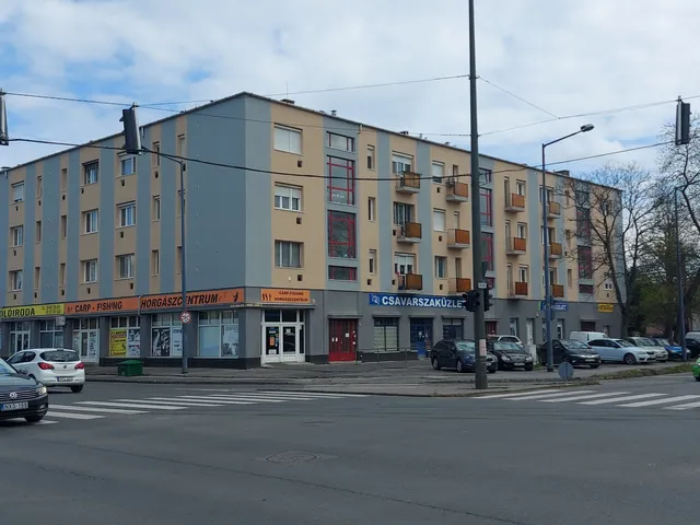 Kiadó kereskedelmi és ipari ingatlan Miskolc, Zsolcai kapu 75 nm