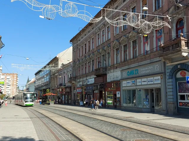 Kiadó kereskedelmi és ipari ingatlan Miskolc, Belváros, Széchenyi utca  88 nm