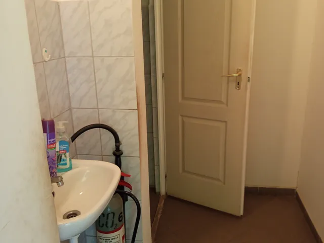 Kiadó kereskedelmi és ipari ingatlan Miskolc, Belváros, Hadirokkantak 60 nm