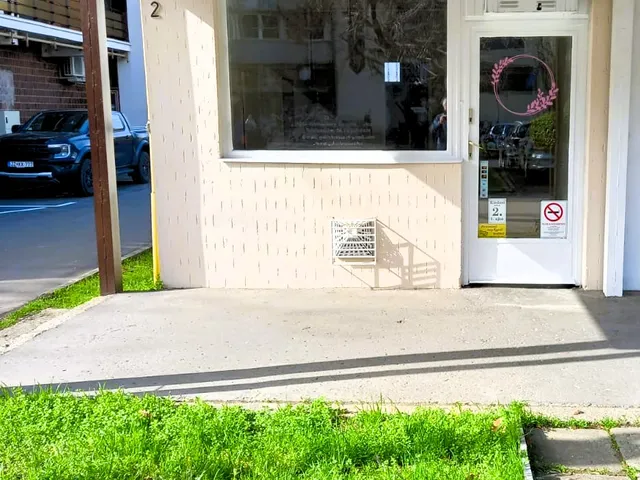 Eladó kereskedelmi és ipari ingatlan Békéscsaba, Belváros 21 nm