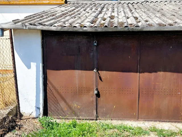 Eladó garázs Békéscsaba 20 nm
