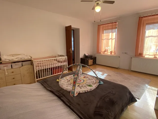 Eladó lakás Hőgyész 143 nm