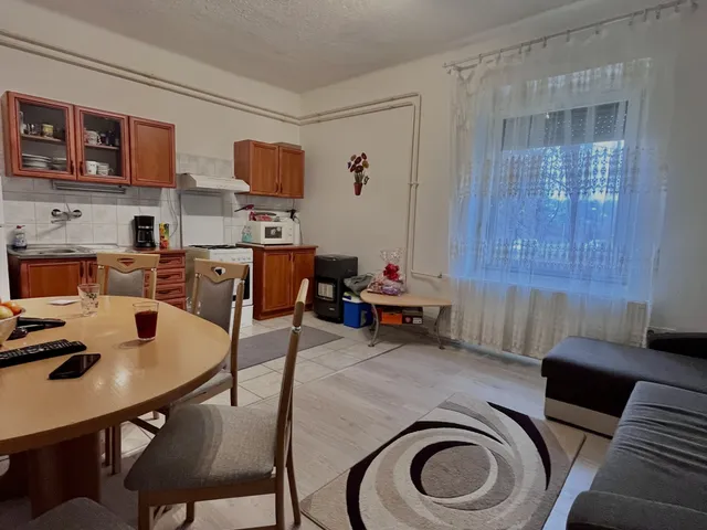 Eladó lakás Komló 39 nm