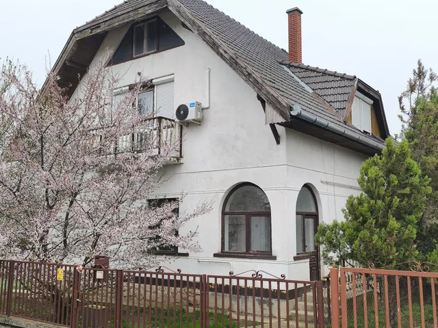 Eladó ház Tamási 180 nm