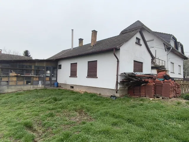 Eladó ház Tamási 180 nm