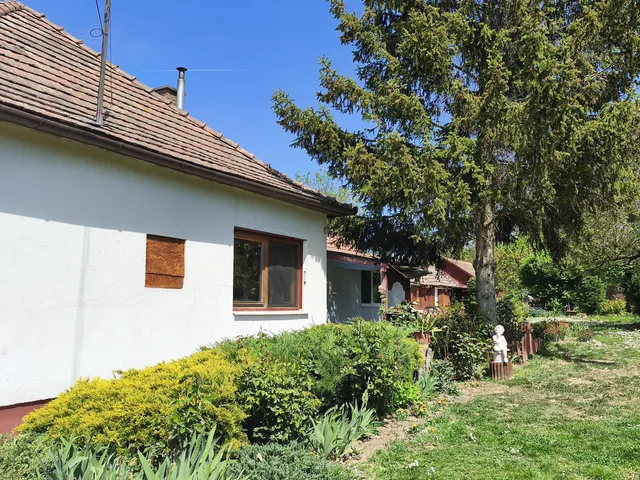 Eladó ház Újireg 107 nm