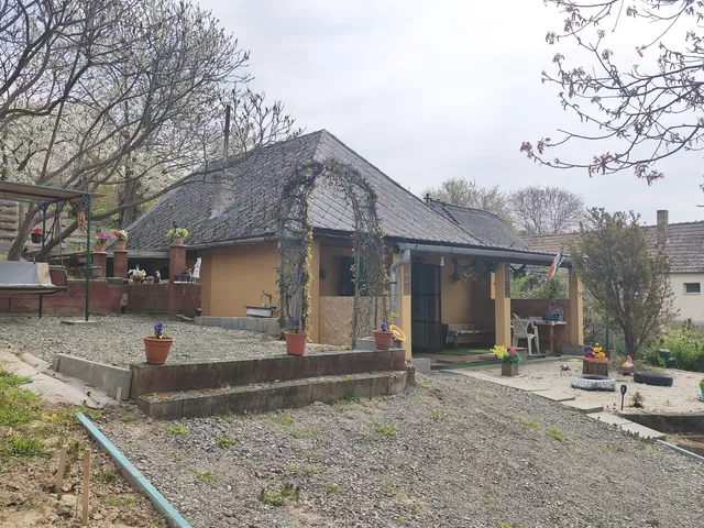 Eladó ház Szakály 36 nm