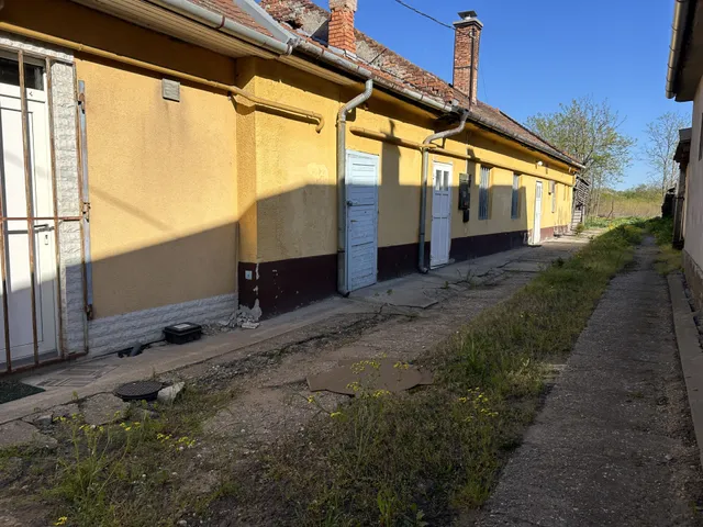 Eladó kereskedelmi és ipari ingatlan Tatárszentgyörgy 200 nm