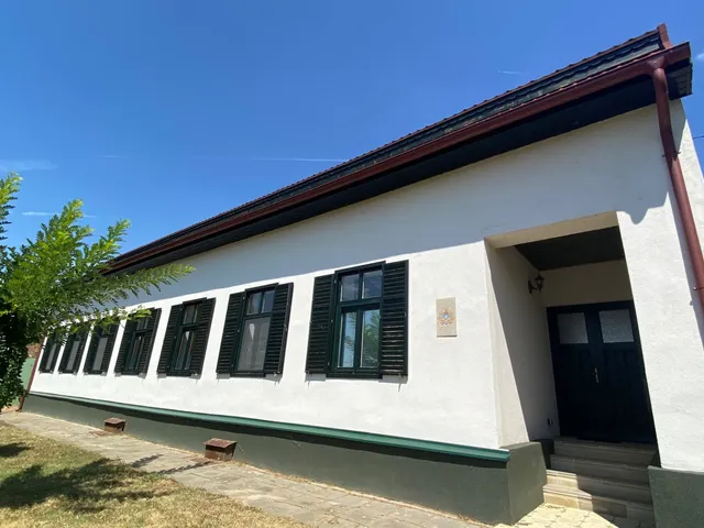 Eladó ház Lajoskomárom 200 nm