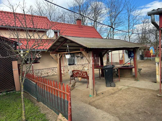 Eladó ház Nyíregyháza, Kertváros, Ságvári kertváros 150 nm