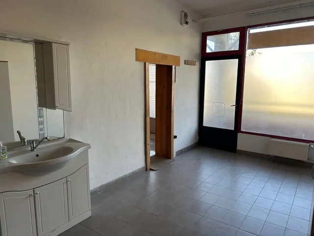 Eladó kereskedelmi és ipari ingatlan Nyíregyháza, Belváros 49 nm