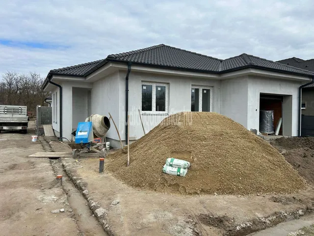 Eladó ház Nyíregyháza, Oros, Központ közeli 118 nm