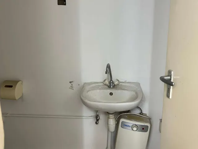 Kiadó kereskedelmi és ipari ingatlan Nyíregyháza, Belváros, Vay Ádám körút 10 nm