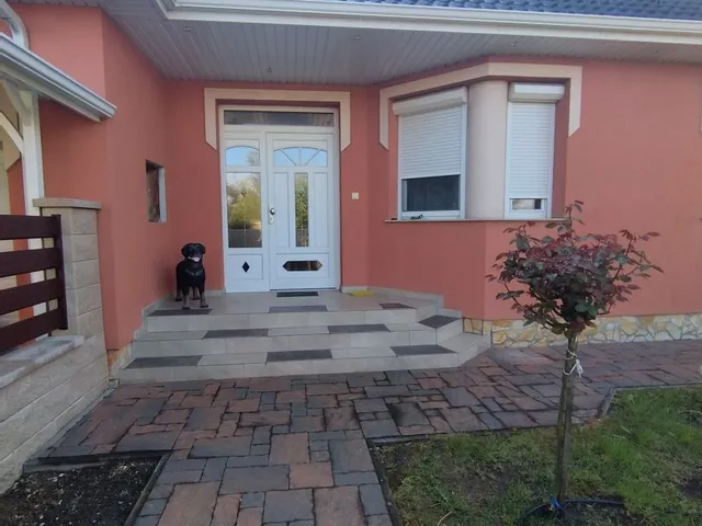 Eladó ház Bakonyszentlászló 220 nm