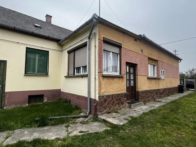Eladó ház Csikvánd 135 nm