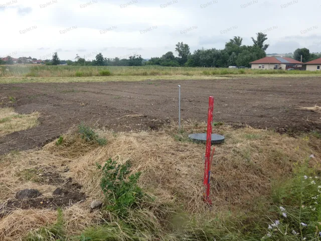 Eladó telek Nagytarcsa 970 nm