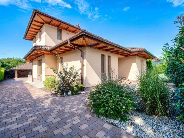 Eladó ház Balatonboglár 255 nm