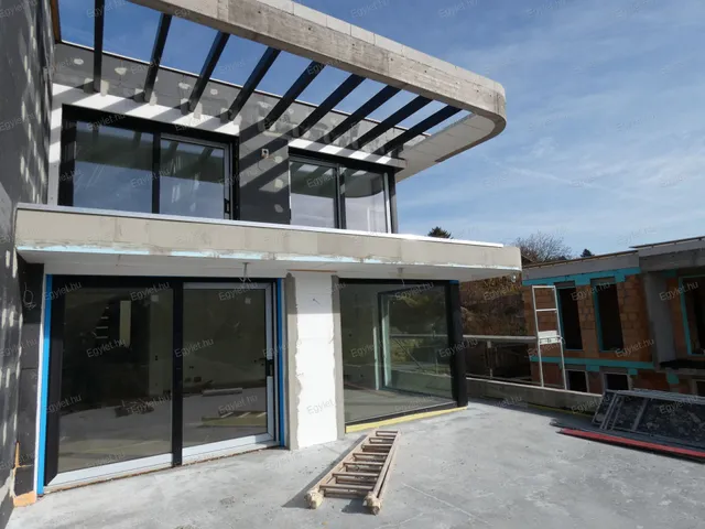 Eladó ház Budapest III. kerület, Ürömhegy 195 nm