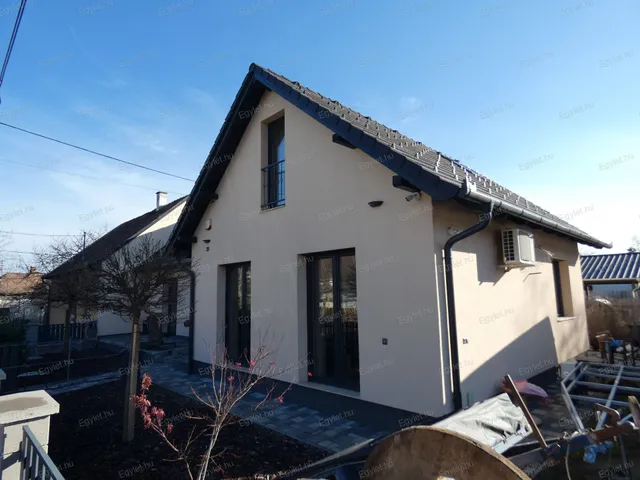 Eladó kereskedelmi és ipari ingatlan Budapest XVII. kerület, Rákoscsaba 120 nm