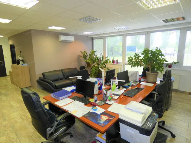 Eladó kereskedelmi és ipari ingatlan Budapest XVI. kerület 70 nm