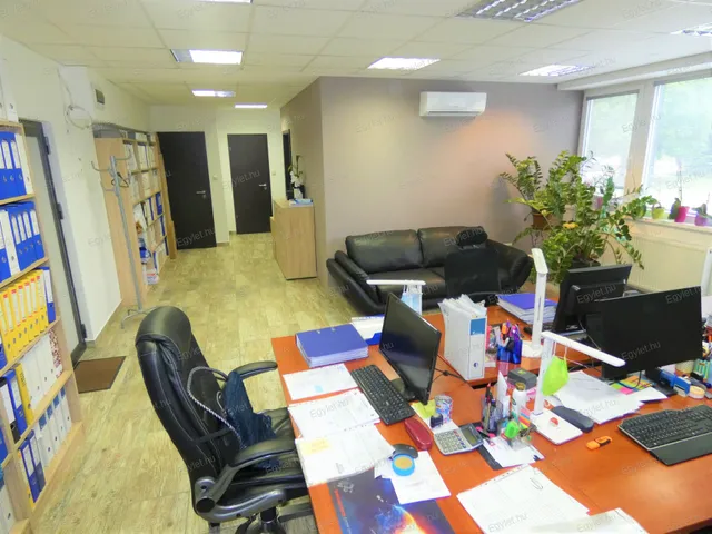 Eladó kereskedelmi és ipari ingatlan Budapest XVI. kerület 70 nm