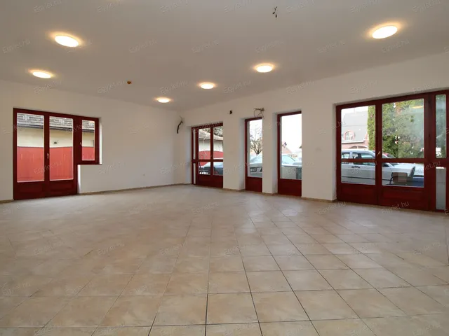 Kiadó kereskedelmi és ipari ingatlan Érd, Istvántelep 198 nm