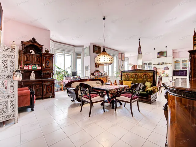 Eladó lakás Budapest II. kerület, Országút 160 nm