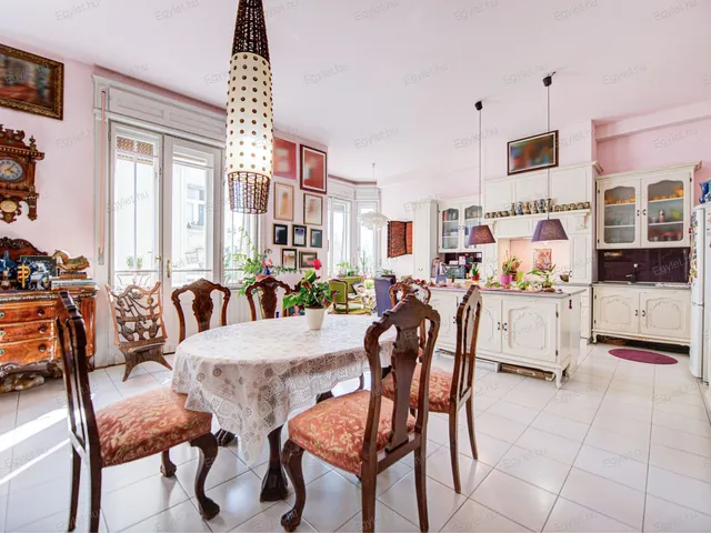 Eladó lakás Budapest II. kerület, Országút 160 nm