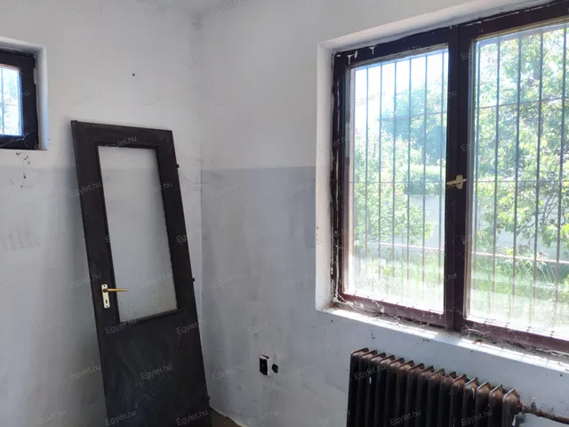Eladó kereskedelmi és ipari ingatlan Gyömrő 91 nm