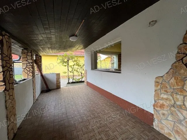 Eladó ház Dánszentmiklós 292 nm