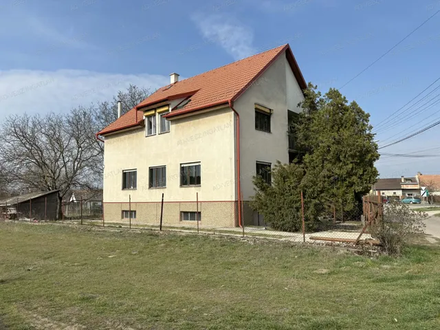 Eladó ház Ócsa 180 nm