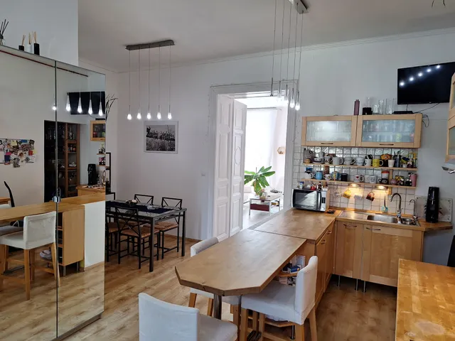 Eladó lakás Budapest VI. kerület, Nagykörúton belüli terület 102 nm