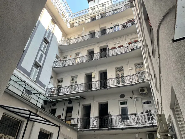 Eladó lakás Budapest VI. kerület, Nagykörúton belüli terület 117 nm