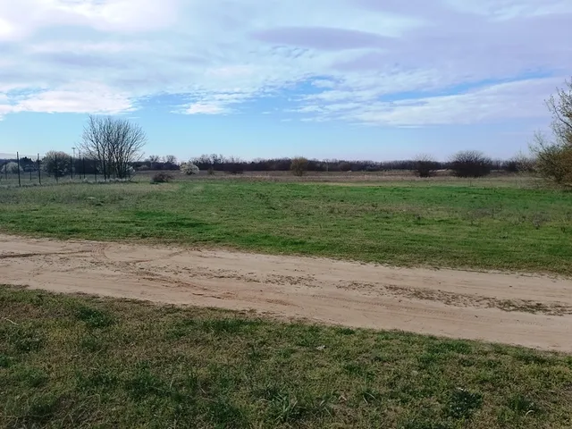 Eladó telek Fót 1379 nm