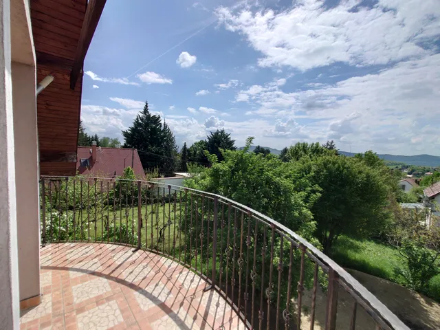 Eladó ház Pilisborosjenő 250 nm