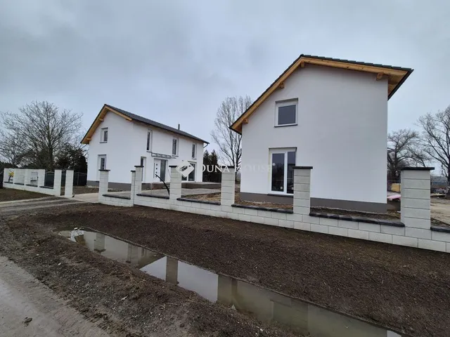 Eladó új építésű lakópark Sződ, Csörögi út 96 nm