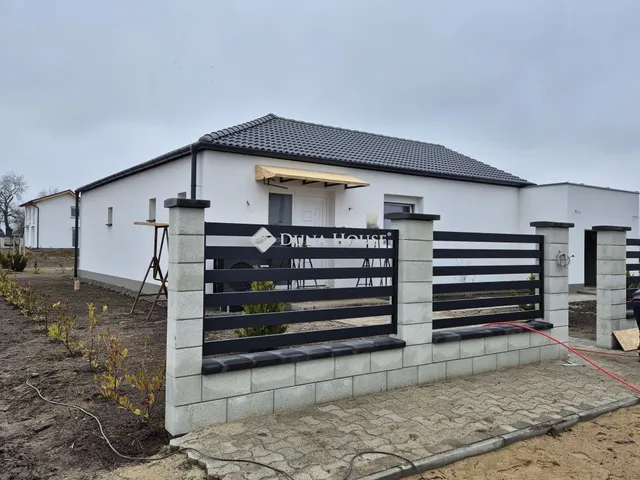 Eladó ház Sződ, Csörögi út 112 nm