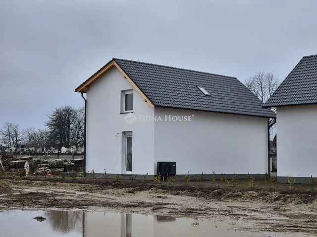 Eladó ház Sződ, Csörögi út 128 nm