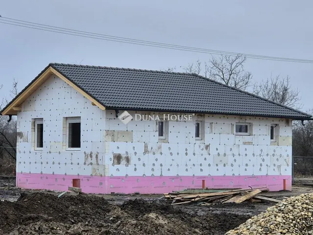 Eladó ház Sződ 96 nm