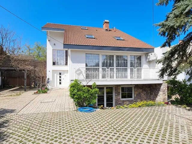 Eladó ház Budapest XV. kerület 270 nm