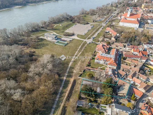 Eladó telek Vác 1078 nm