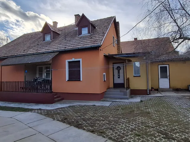 Eladó ház Karád 220 nm