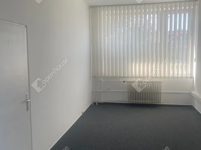 Kiadó kereskedelmi és ipari ingatlan Győr, Belváros 17 nm