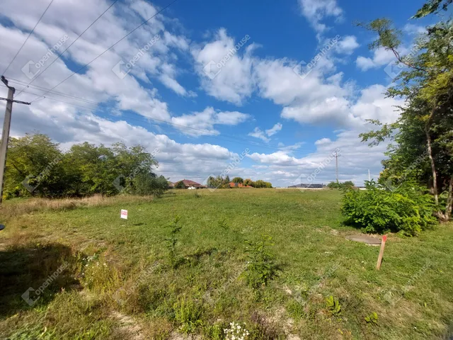 Eladó telek Komárom 658 nm