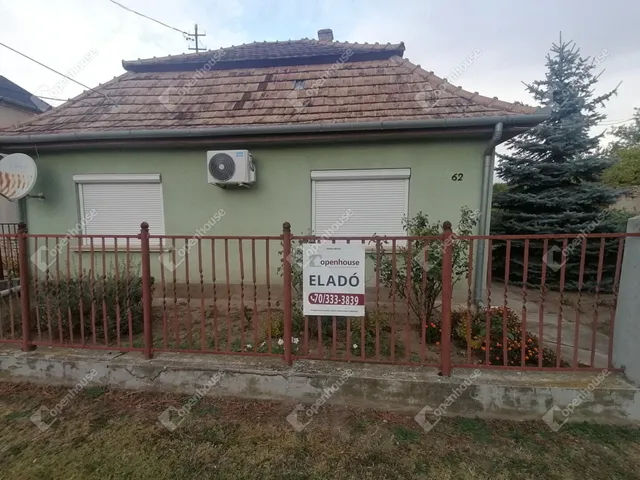 Eladó ház Pér 66 nm