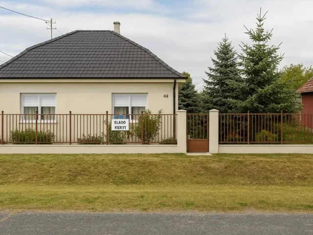 Eladó ház Pér 66 nm