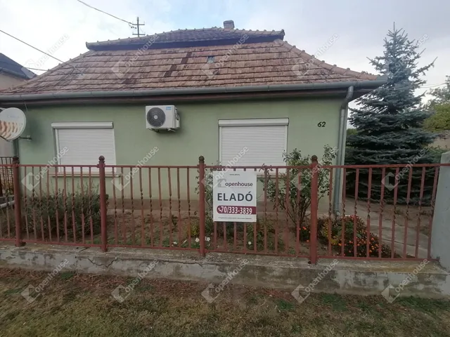 Eladó ház Pér 66 nm