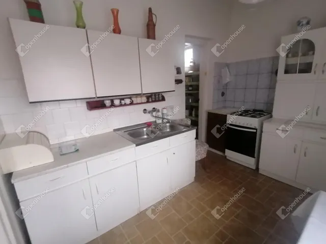 Eladó ház Pér 66 nm