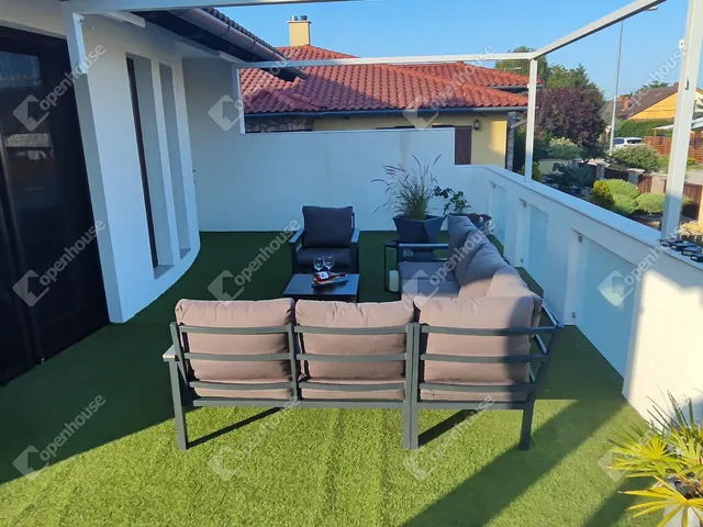 Eladó ház Győr, Győrszentiván 279 nm