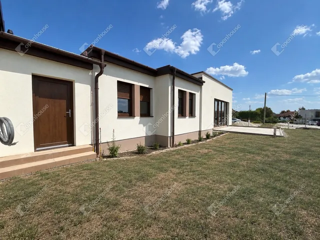 Eladó ház Bábolna 140 nm